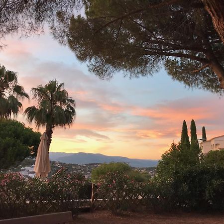 Haus Mit Garten Ueber Der Bucht Von Cannes Vallauris Exterior photo