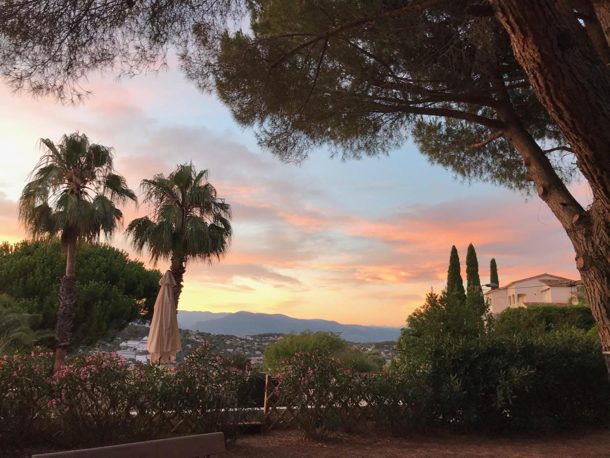 Haus Mit Garten Ueber Der Bucht Von Cannes Vallauris Exterior photo